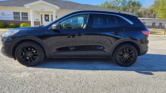 Used 2022 Ford Escape SE image 1