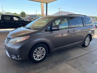 Used 2014 Toyota Sienna XLE image 1