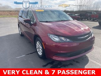 Used 2022 Chrysler Voyager LX image 1