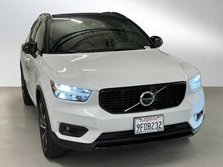 Used 2020 Volvo XC40 T5 R-Design image 1