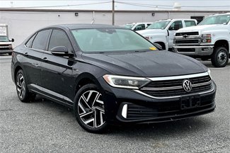 Used 2023 Volkswagen Jetta SEL image 1