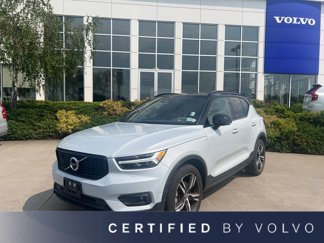 Used 2022 Volvo XC40 T5 R-Design image 1
