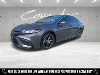 Used 2022 Toyota Camry SE image 1