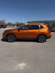 Used 2018 Nissan Rogue SL w/ Premium Package image 1