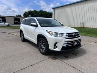 Used 2018 Toyota Highlander XLE image 1