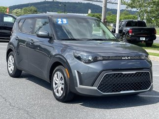Used 2023 Kia Soul LX image 1