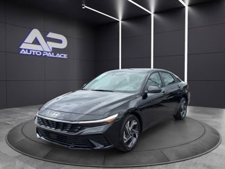 Used 2024 Hyundai Elantra SE image 1