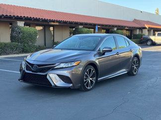 Used 2020 Toyota Camry SE image 1