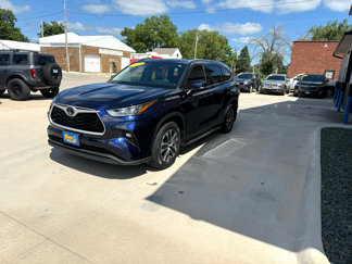 Used 2020 Toyota Highlander XLE image 1