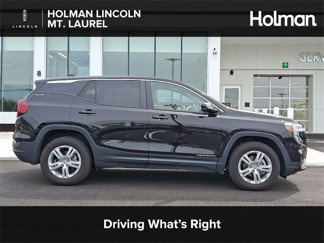 Used 2024 GMC Terrain SLE image 1