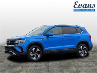 Certified 2024 Volkswagen Taos SE image 1