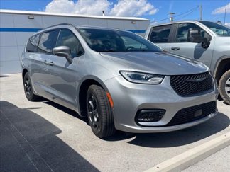 Used 2021 Chrysler Pacifica Touring-L w/ S Appearance Package image 1