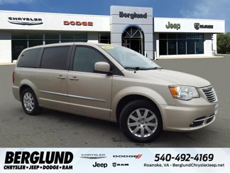Used 2013 Chrysler Town & Country Touring image 1