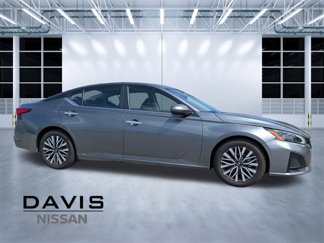 Used 2023 Nissan Altima 2.5 SV image 1