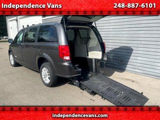 Used 2016 Dodge Grand Caravan SXT image 1