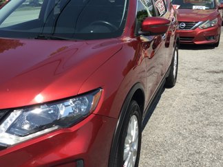 Used 2018 Nissan Rogue SV image 1