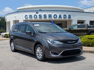 Used 2019 Chrysler Pacifica Touring-L image 1