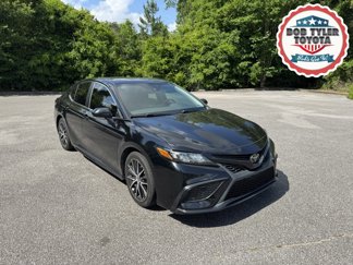 Used 2022 Toyota Camry SE image 1