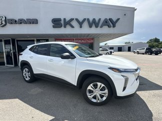 Used 2025 Chevrolet Trax LS image 1