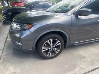 Used 2017 Nissan Rogue SL image 1