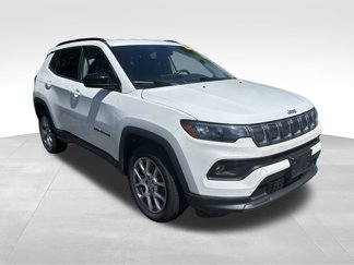 Used 2022 Jeep Compass Latitude image 1