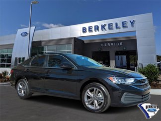 Used 2022 Volkswagen Jetta SE image 1