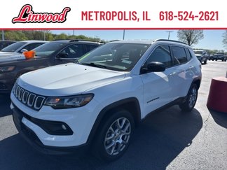 Used 2022 Jeep Compass Latitude image 1