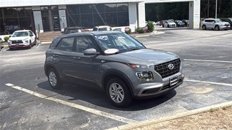 Used 2021 Hyundai Venue SE image 1