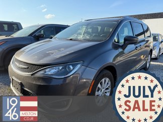 Used 2018 Chrysler Pacifica Touring-L image 1