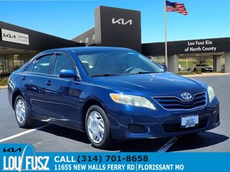 Used 2010 Toyota Camry LE image 1