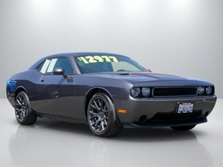 Used 2014 Dodge Challenger SXT image 1