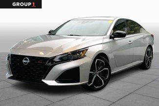 Used 2023 Nissan Altima 2.5 SR w/ SR Premium Package image 1