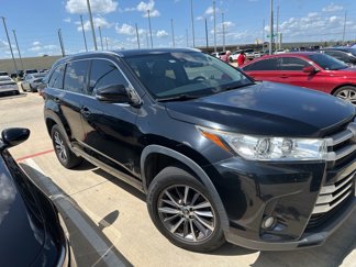 Used 2018 Toyota Highlander SE image 1