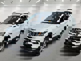 Used 2022 Jeep Compass Latitude image 1