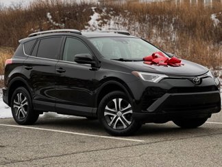 Used 2017 Toyota RAV4 LE image 1