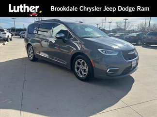 Certified 2023 Chrysler Pacifica Limited image 1