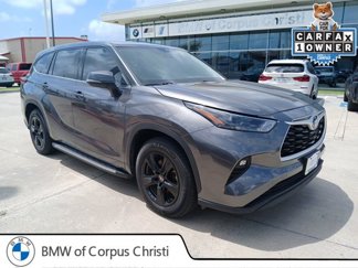Used 2022 Toyota Highlander LE image 1