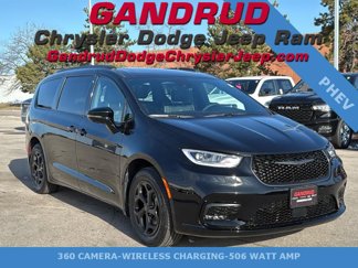 New 2025 Chrysler Pacifica Premium image 1