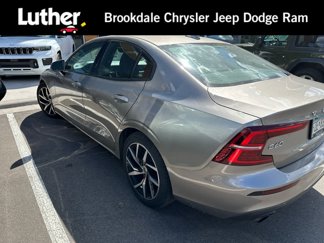 Used 2019 Volvo S60 T6 Momentum w/ Premium Package image 1