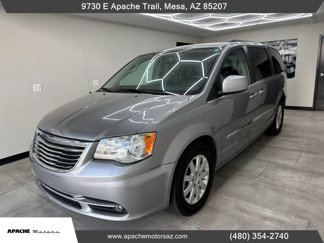 Used 2016 Chrysler Town & Country Touring image 1