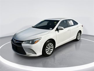 Used 2015 Toyota Camry LE image 1