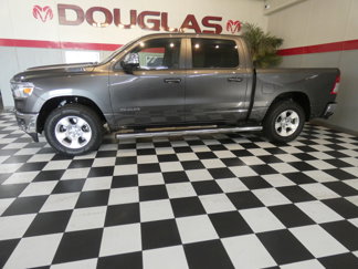 Used 2022 RAM 1500 4x4 Crew Cab image 1