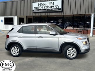 Used 2021 Hyundai Venue SE image 1