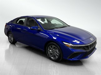 Used 2024 Hyundai Elantra SEL image 1