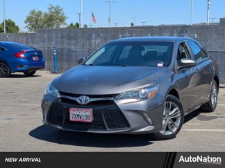 Used 2017 Toyota Camry SE image 1