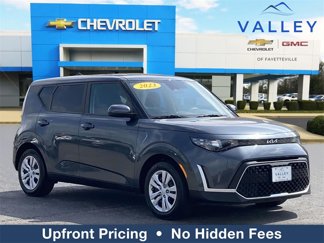 Used 2023 Kia Soul LX image 1