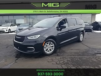 Used 2022 Chrysler Pacifica Touring-L image 1