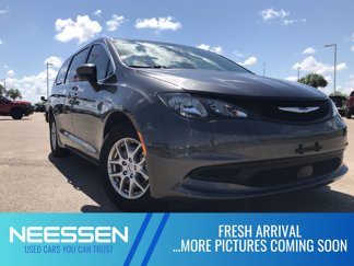Used 2022 Chrysler Voyager LX image 1