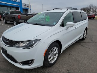 Used 2018 Chrysler Pacifica Touring-L Plus w/ Tire & Wheel Group image 1