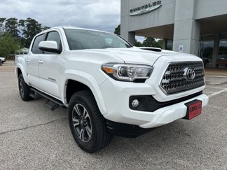 Used 2016 Toyota Tacoma TRD Sport image 1